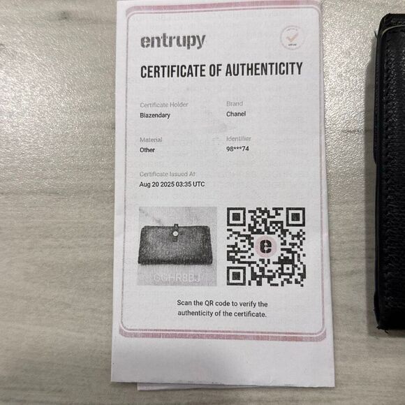 Chanel vintage CC Black Button Bifold Wallet Authentic. Come with authenticity - Picture 4 of 14